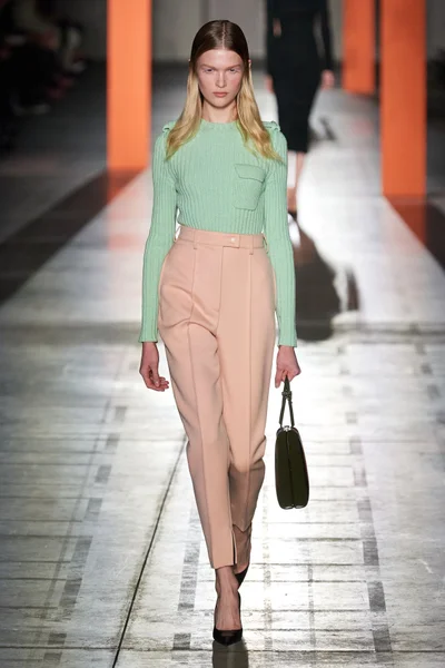 Look 25